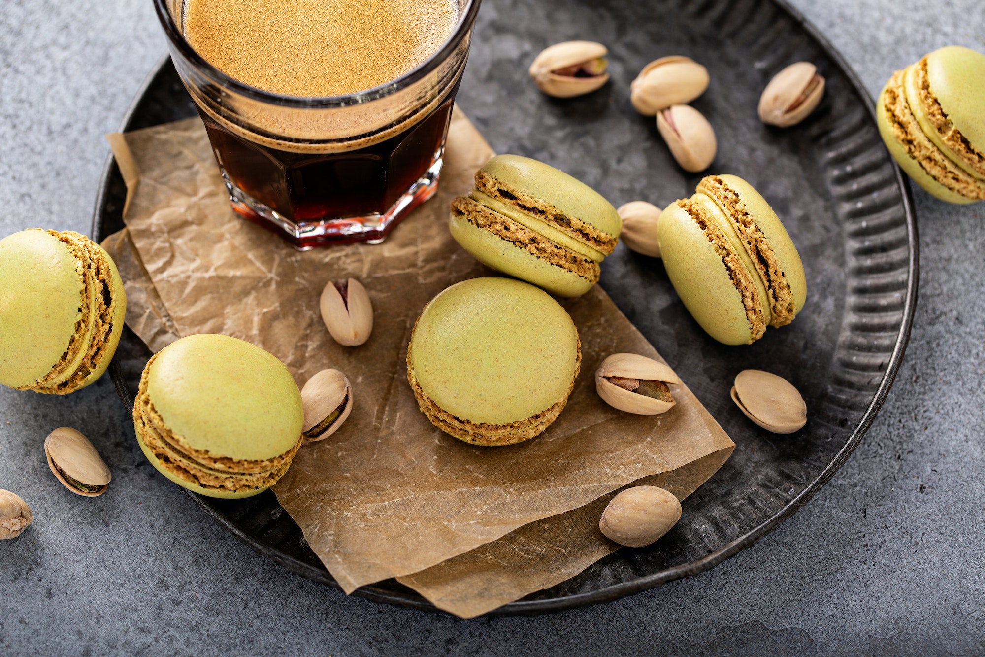 Pistachio macarons with coffee